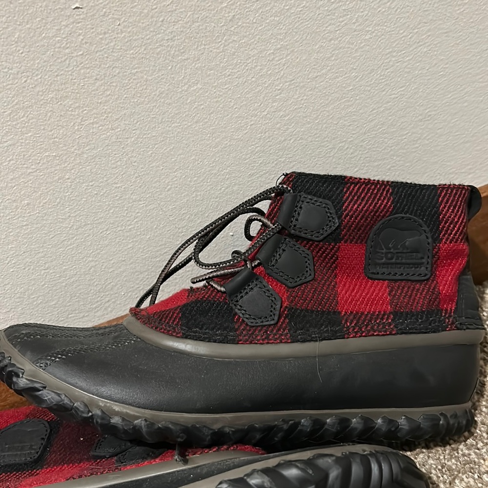 Sorel Women’s Out and About Plaid & Leather Boots